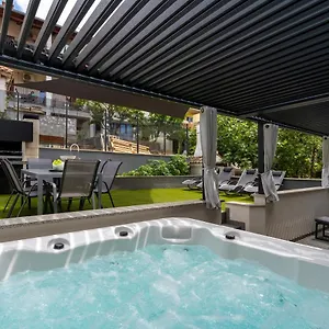 https://luxury-family-apartment-rey.in-istria.net